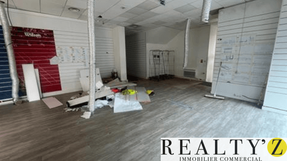 Local commercial · 144 m² · Location — photo 1