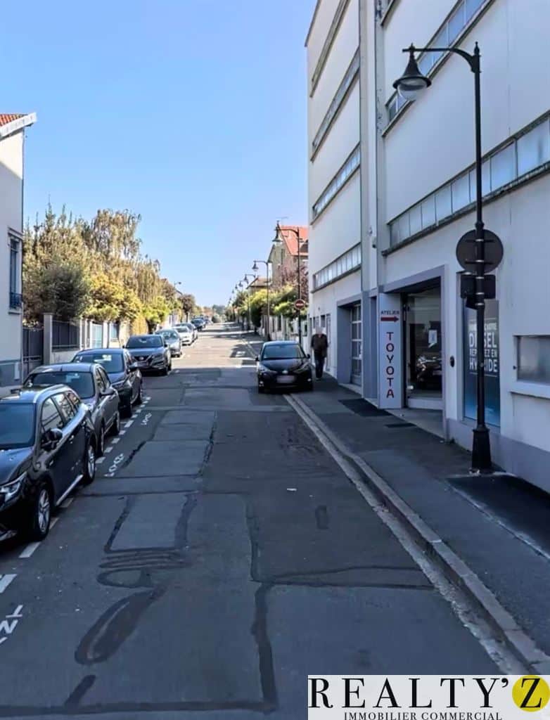 Local commercial · 72 m² · Location — photo 1