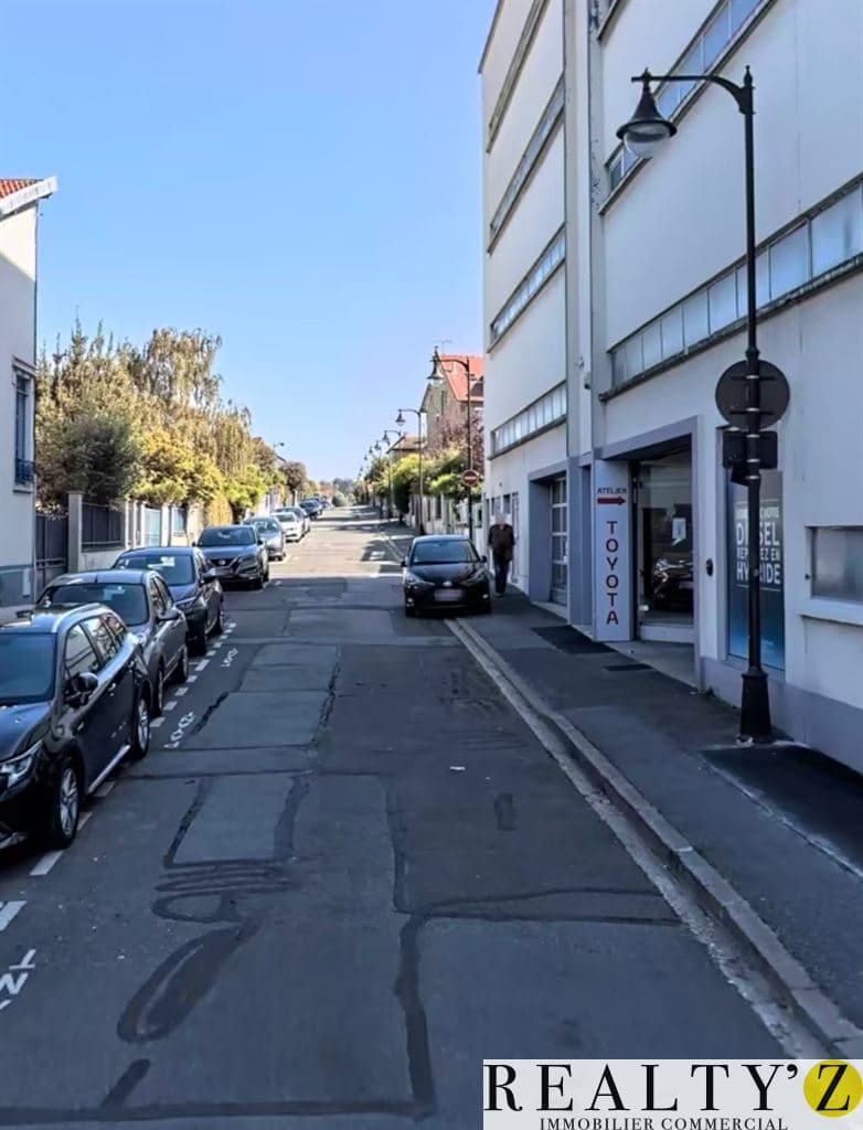 Local commercial · 72 m² · Location — photo 1