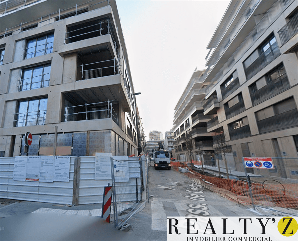 Local commercial · 73 m² · Location — photo 1
