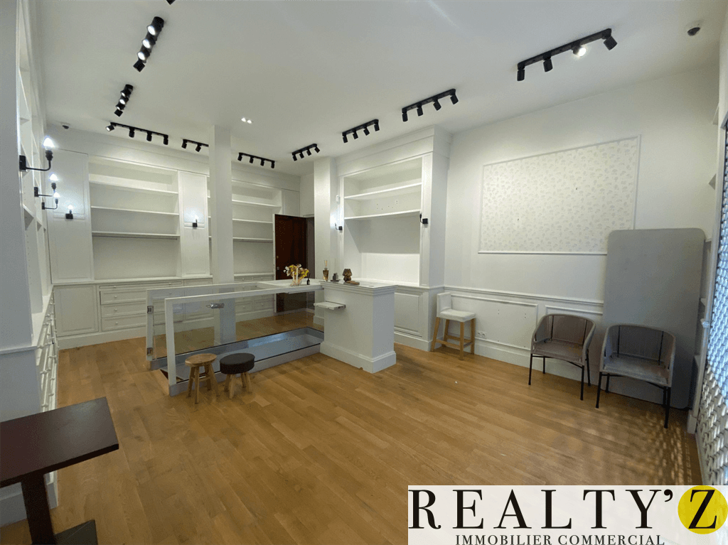 Local commercial · 65 m² · Location — photo 1
