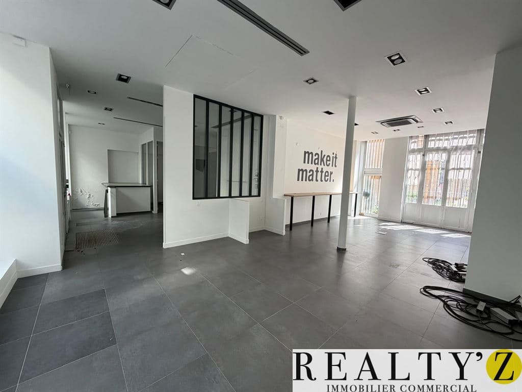 Local commercial · 240 m² · Location — photo 1