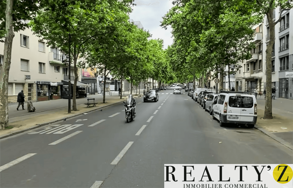 Local commercial · 595 m² · Location — photo 1