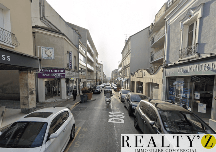 Local commercial · 77 m² · Location — photo 1