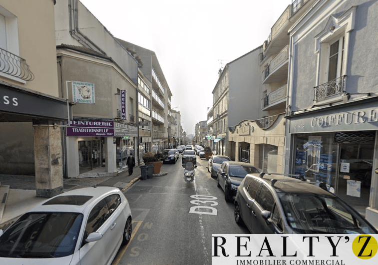 Local commercial · 77 m² · Location — photo 1