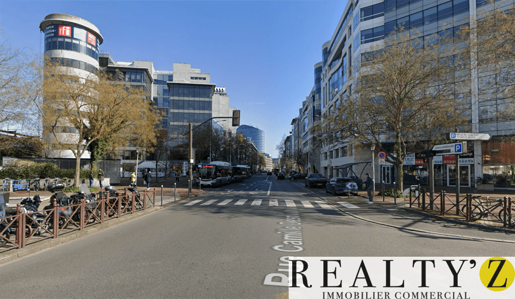 Local commercial · 156 m² · Location — photo 1