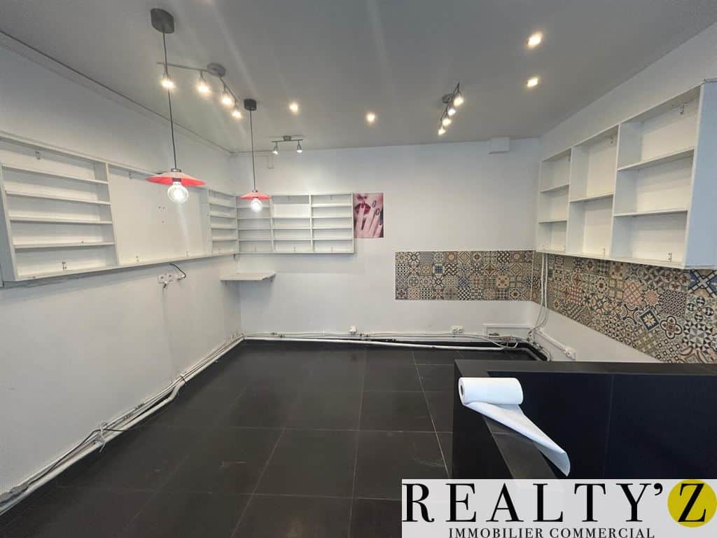 Local commercial · 30 m² · Location — photo 1