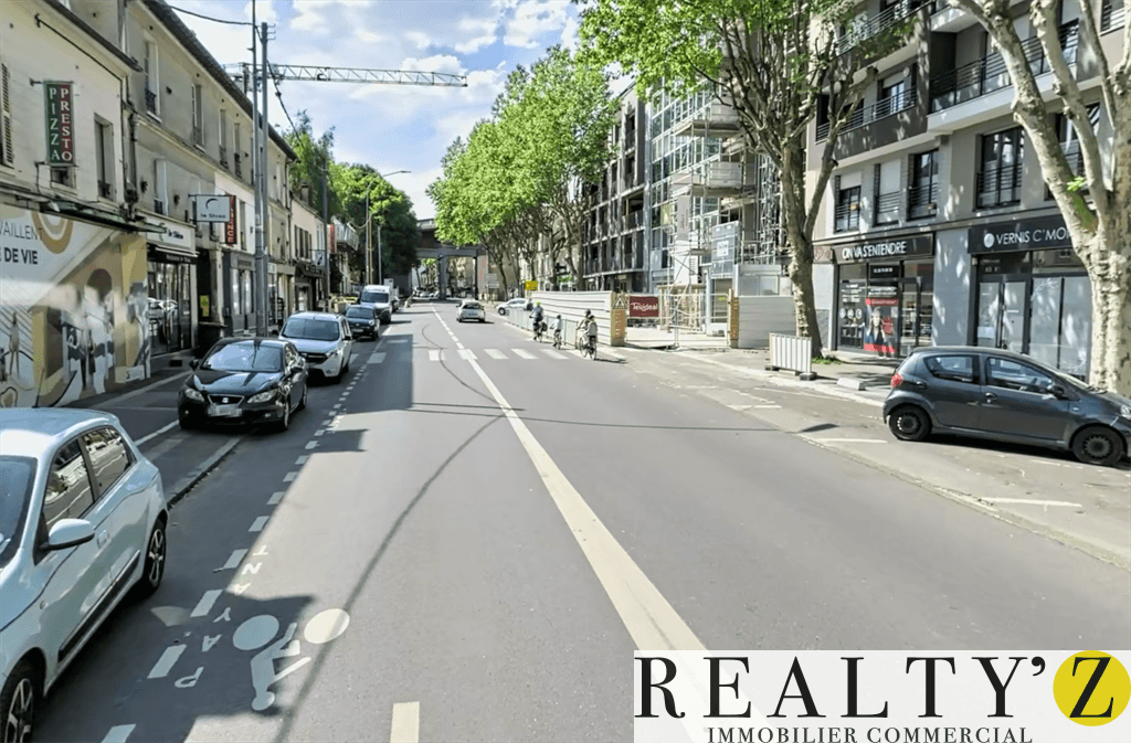 Local commercial · 69 m² · Location — photo 1