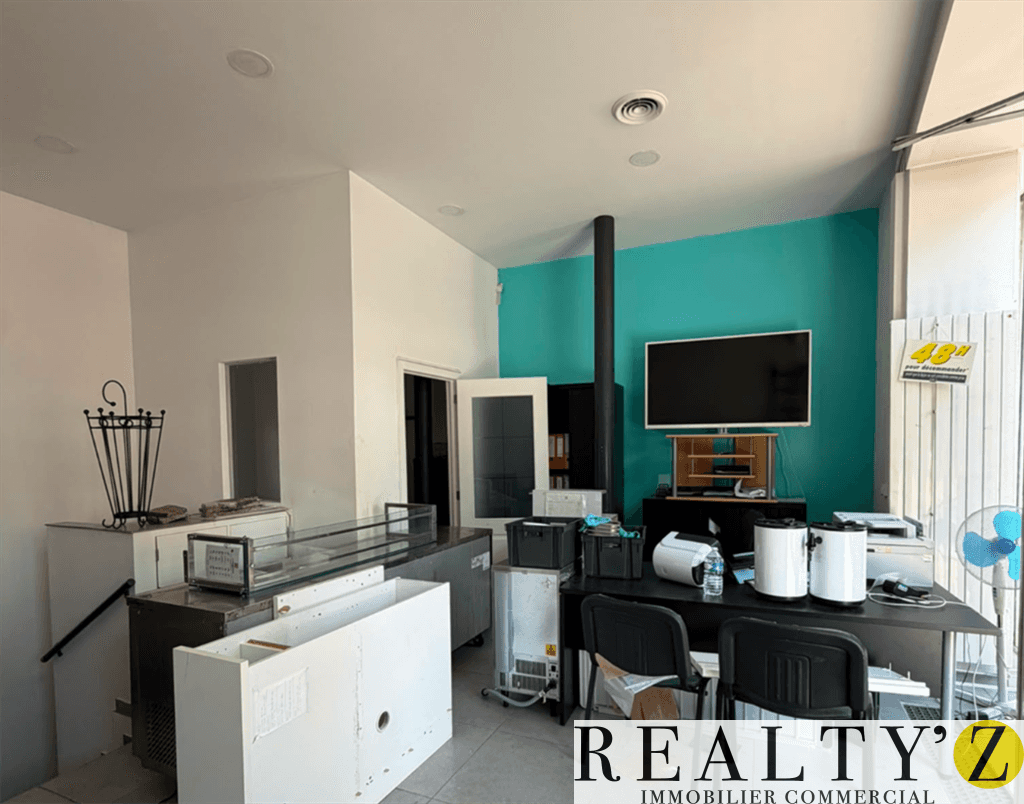 Local commercial · 65 m² · Location — photo 1