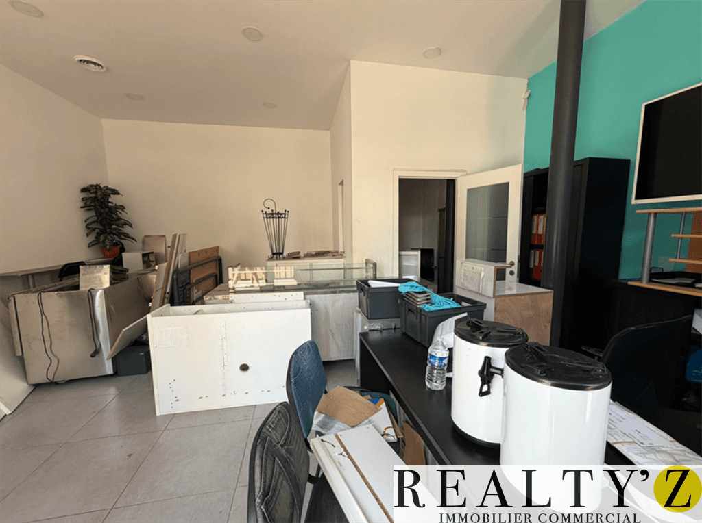 Local commercial · 65 m² · Location — photo 1