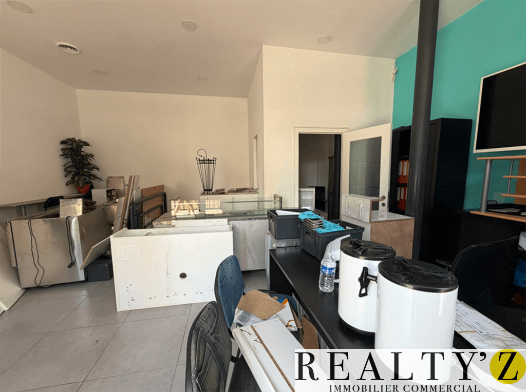 Local commercial · 65 m² · Location — photo 1