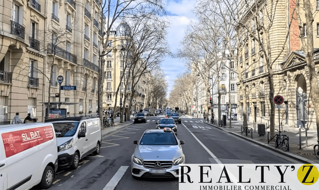Local commercial · 225 m² · Location — photo 1