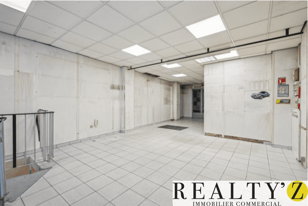 Local commercial · 81 m² · Location — photo 1