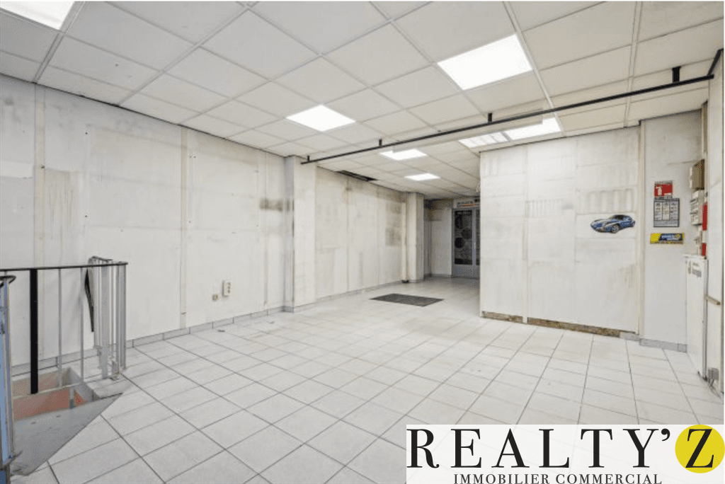 Local commercial · 81 m² · Location — photo 1