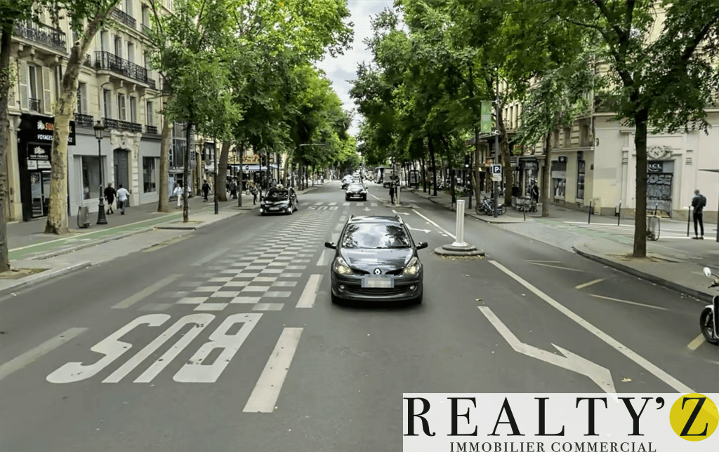 Local commercial · 239 m² · Location — photo 1