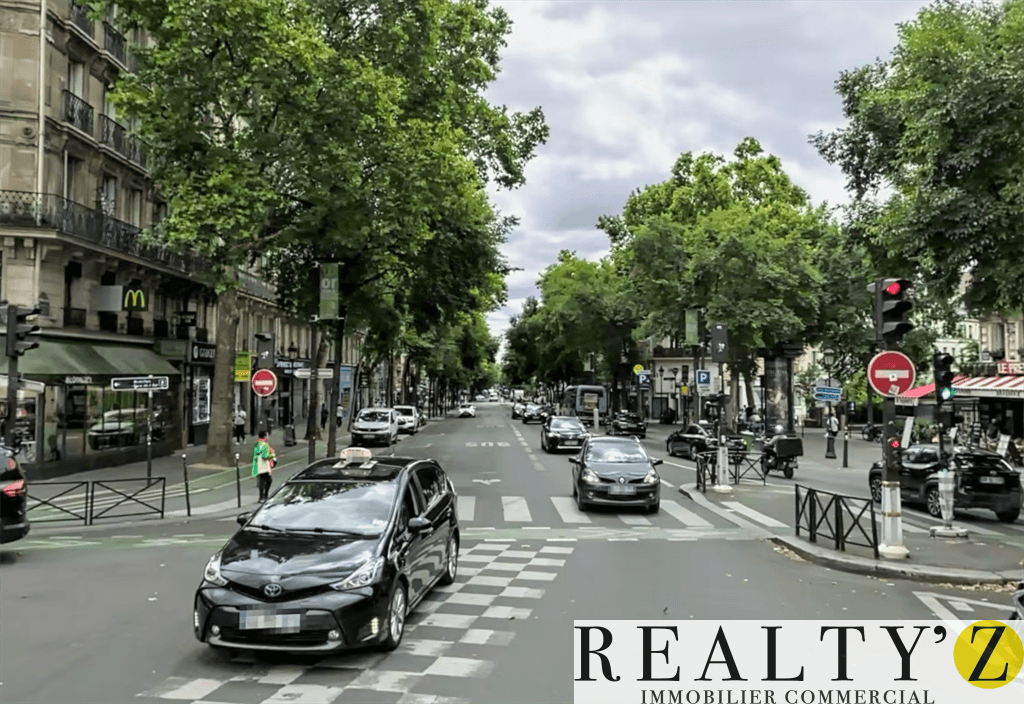 Local commercial · 239 m² · Location — photo 1