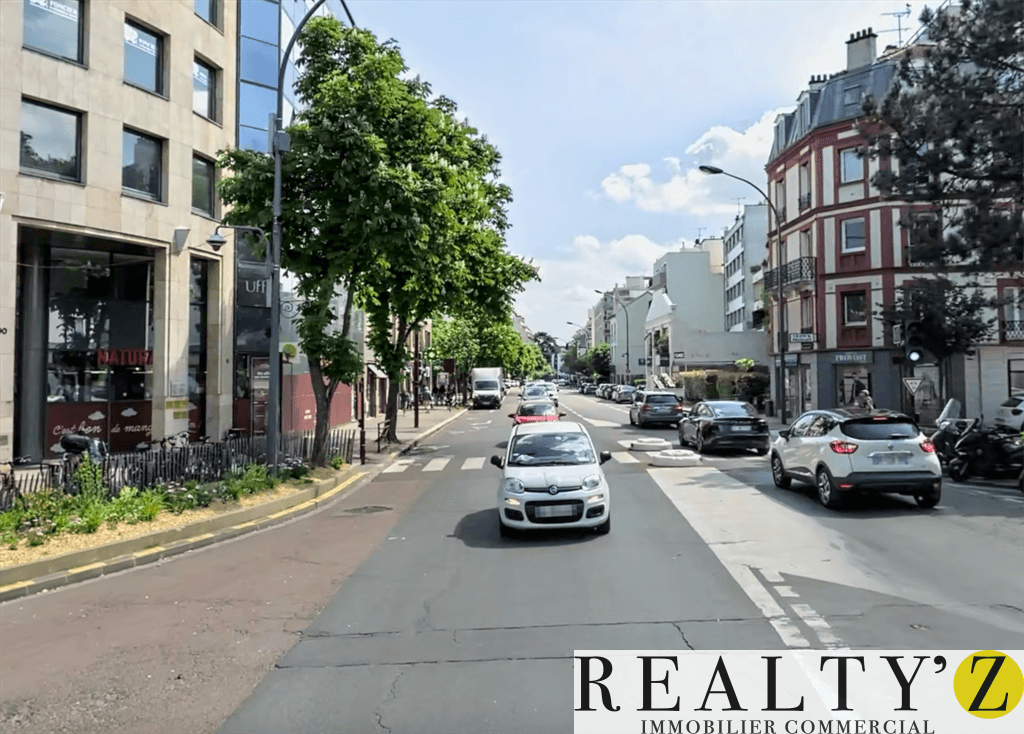 Local commercial · 253 m² · Location — photo 1