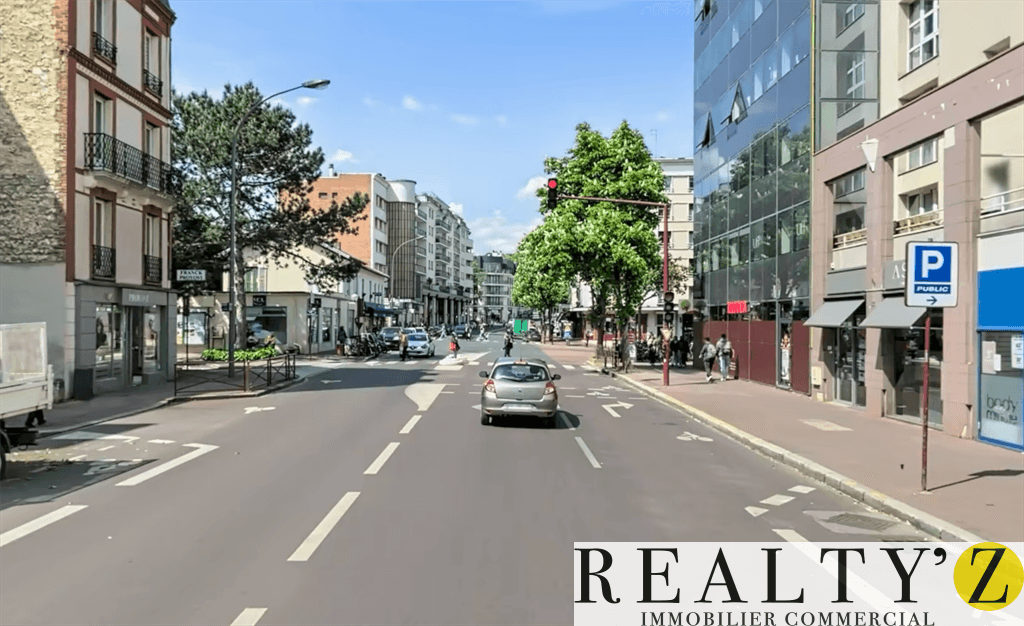 Local commercial · 253 m² · Location — photo 1