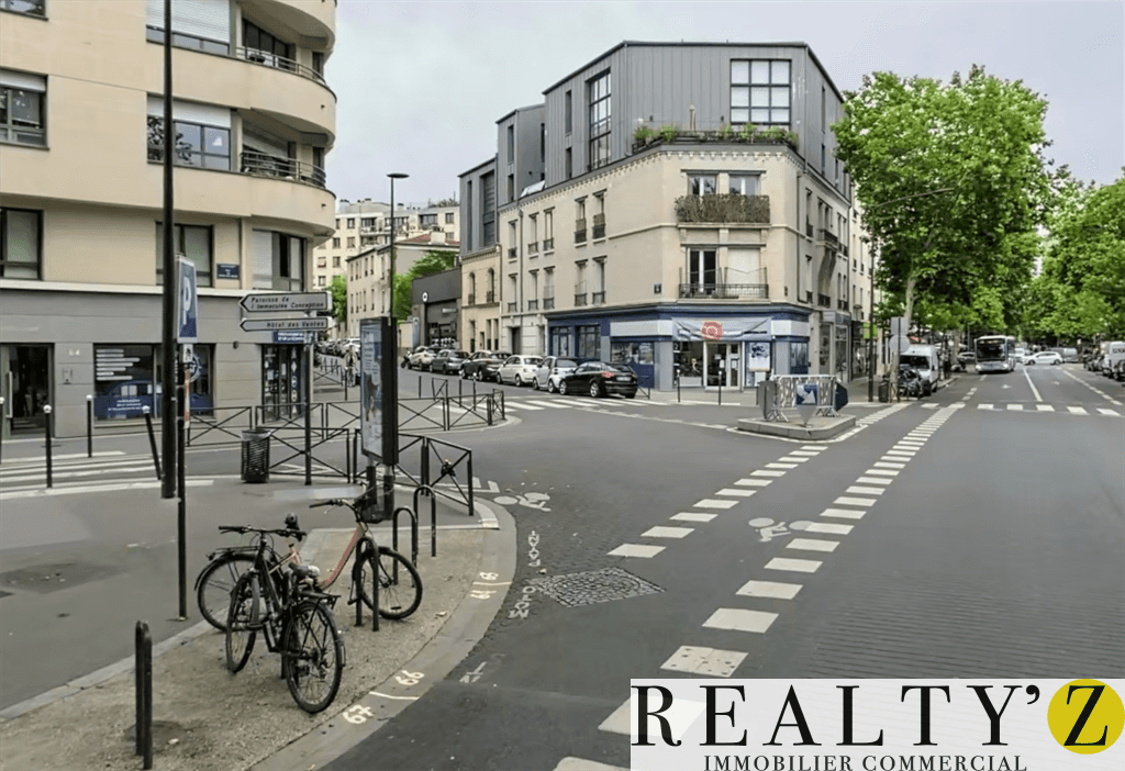 Local commercial · 79 m² · Location — photo 1