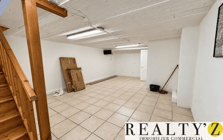 Local commercial · 55 m² · Location — photo 1