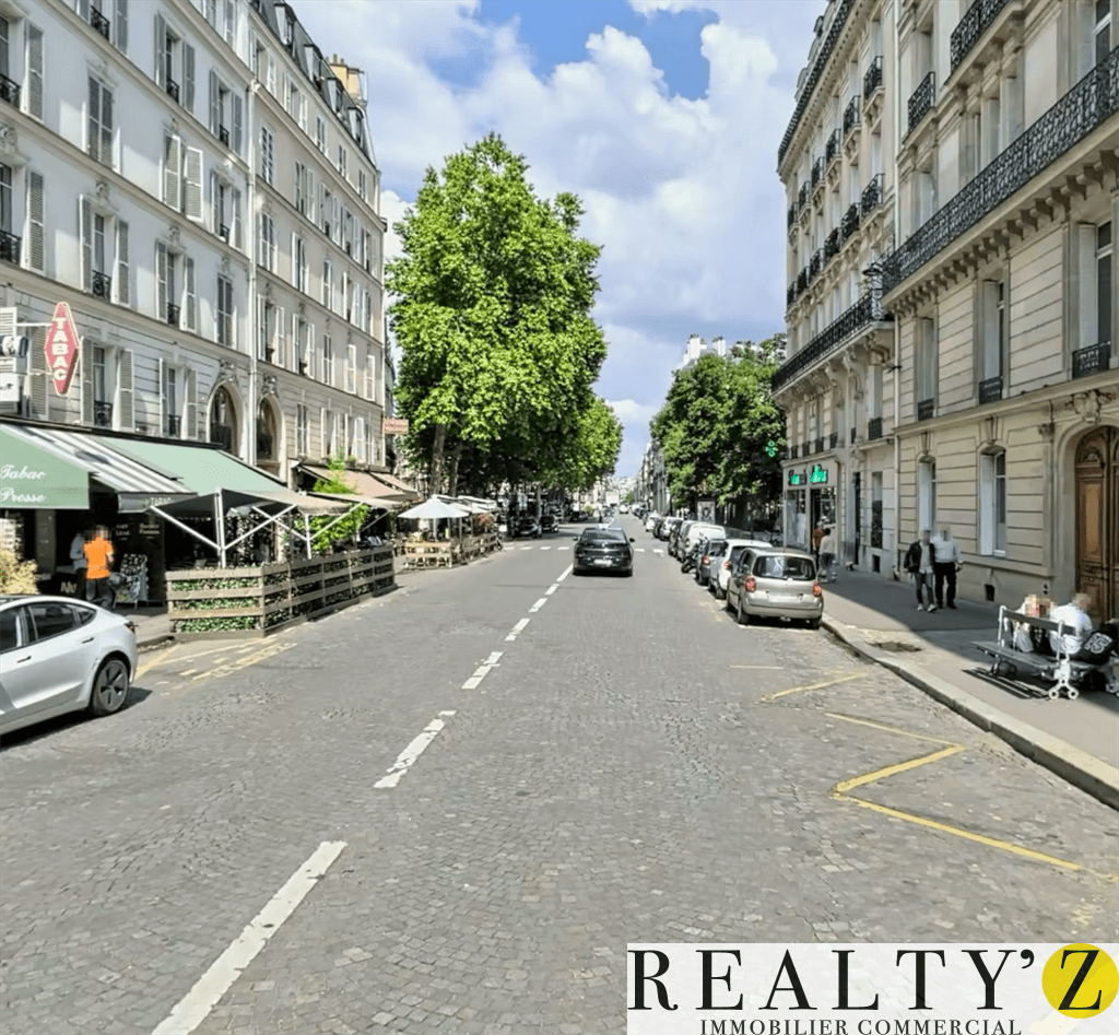Local commercial · 305 m² · Location — photo 1