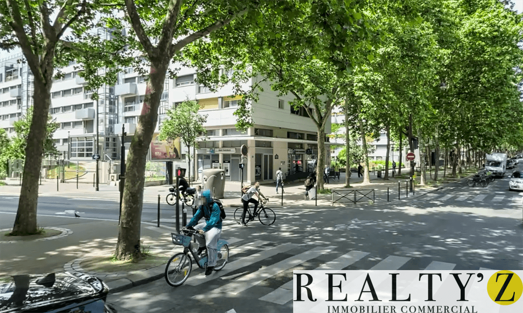 Local commercial · 43 m² · Location — photo 1
