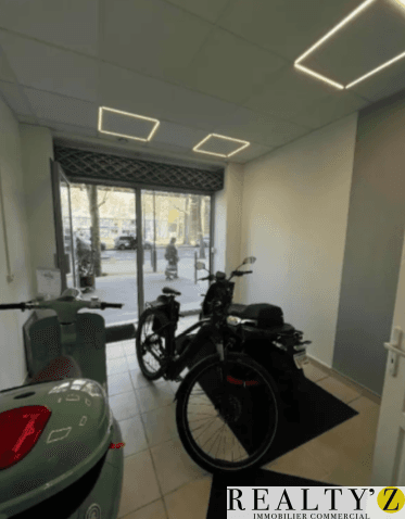 Local commercial · 43 m² · Location — photo 1
