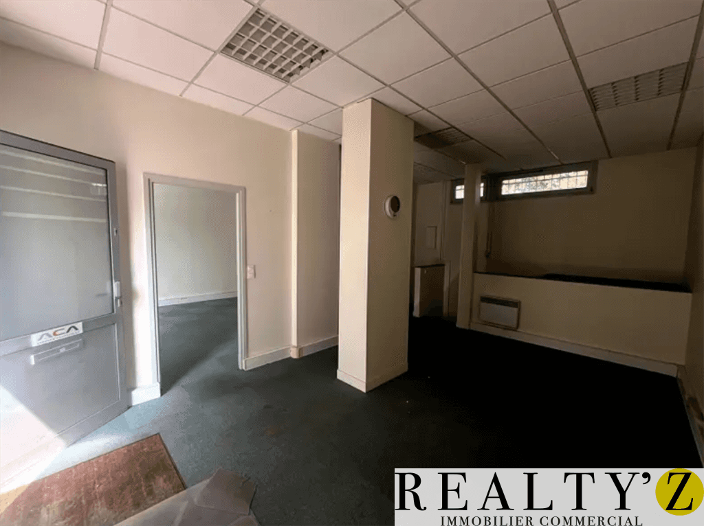 Local commercial · 103 m² · Location — photo 1