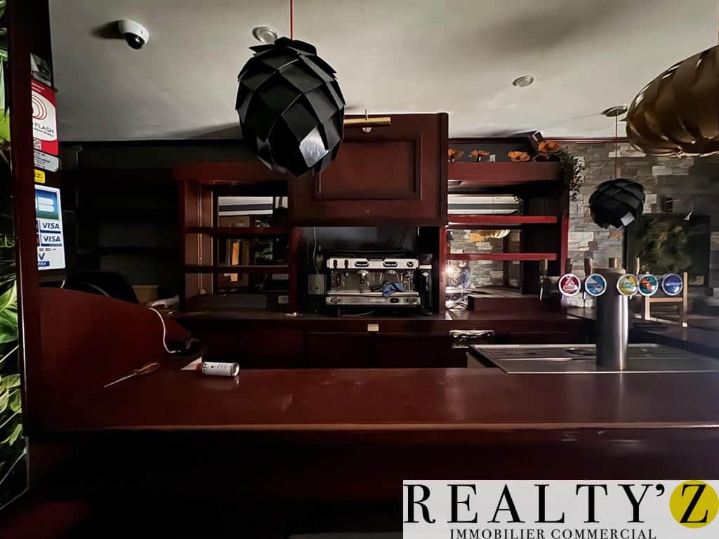 Local commercial · 82 m² · Location — photo 1