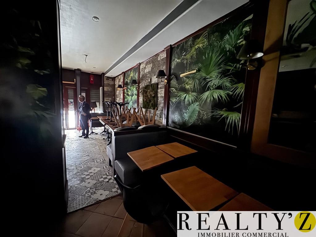 Local commercial · 82 m² · Location — photo 1