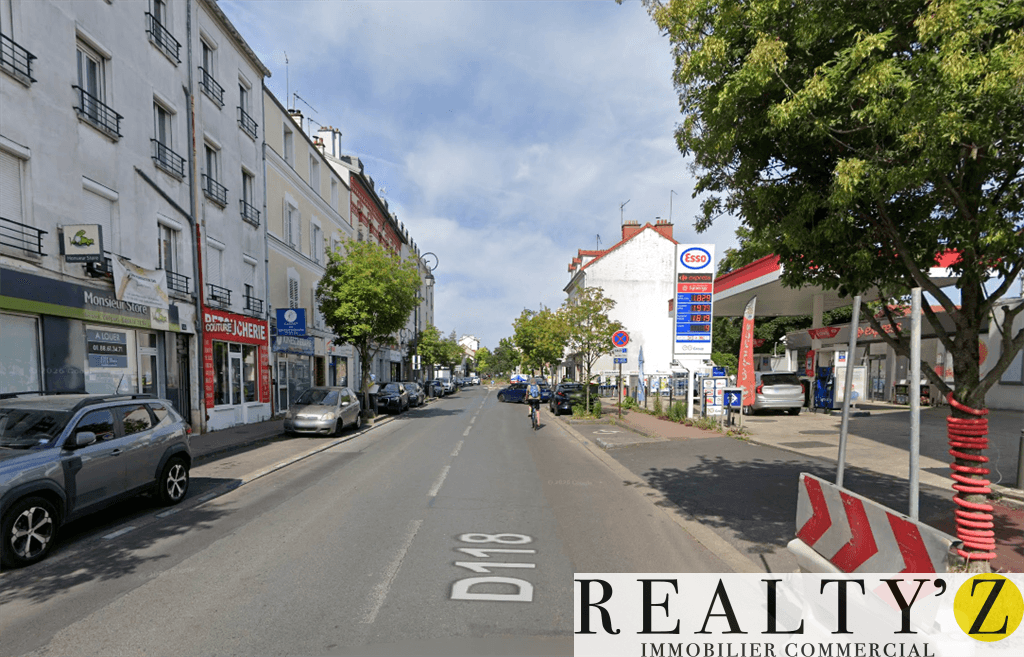 Local commercial · 77 m² · Location — photo 1