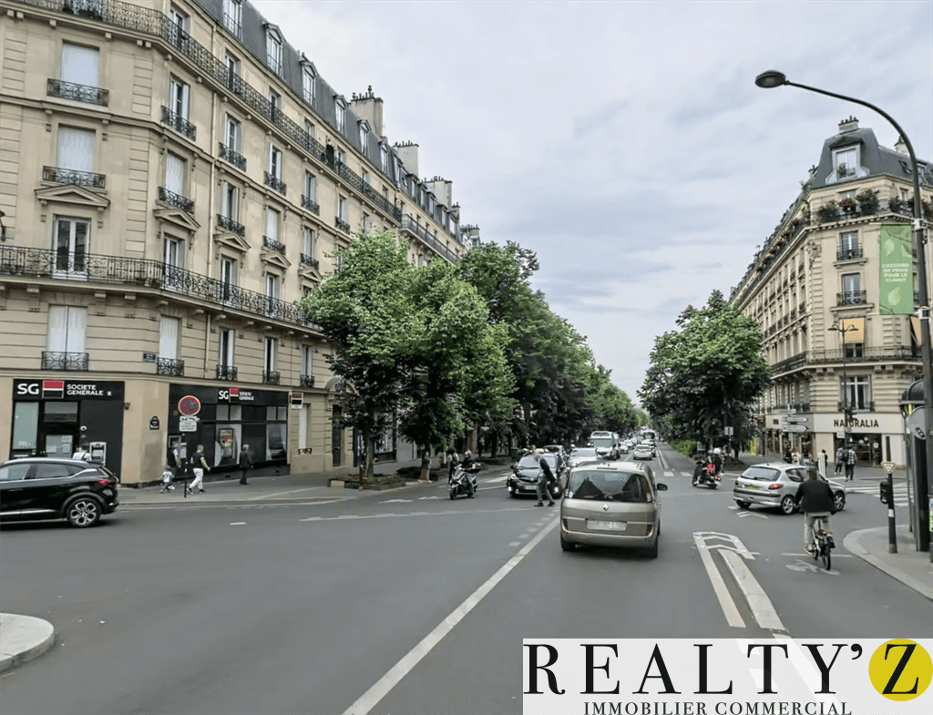 Local commercial · 239 m² · Location — photo 1