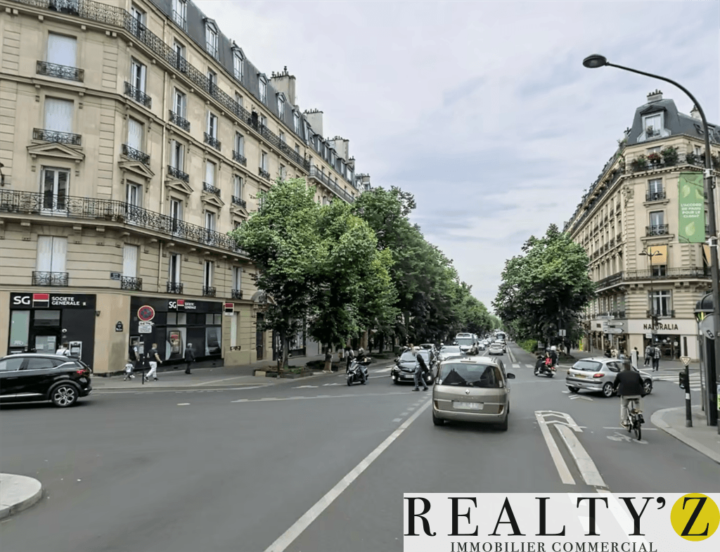 Local commercial · 239 m² · Location — photo 1
