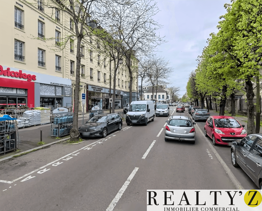 Local commercial · 153 m² · Location — photo 1