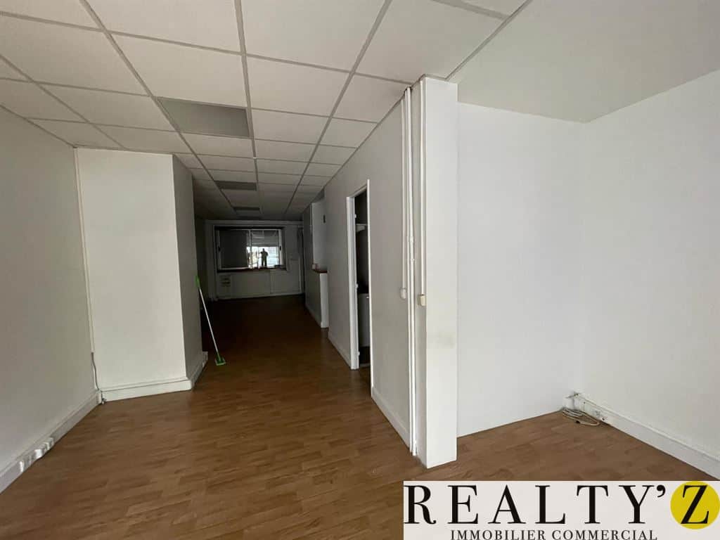 Local commercial · 165 m² · Location — photo 1