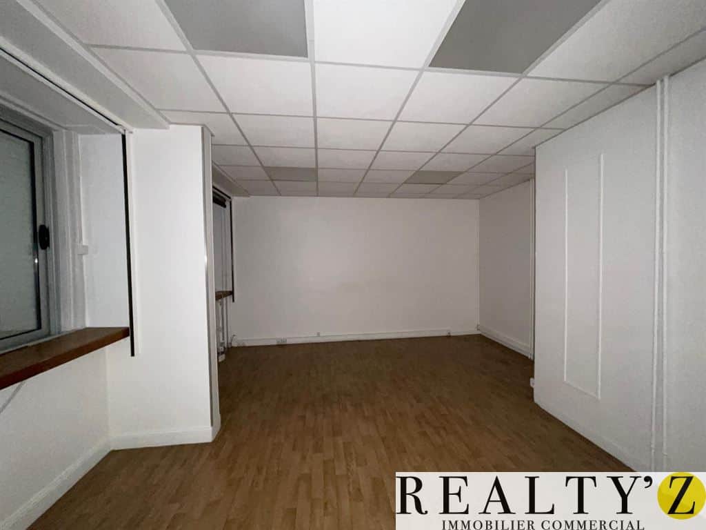 Local commercial · 165 m² · Location — photo 1