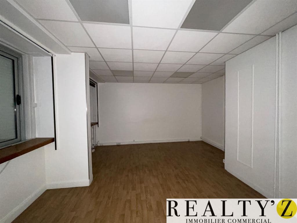 Local commercial · 165 m² · Location — photo 1