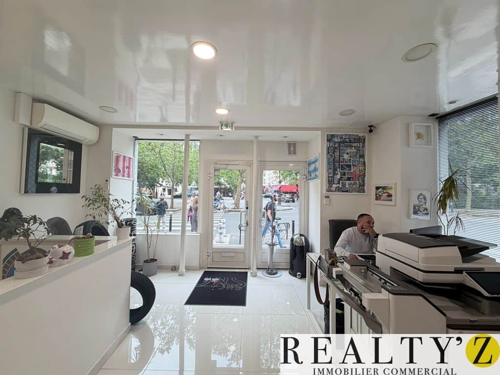 Local commercial · 115 m² · Location — photo 1