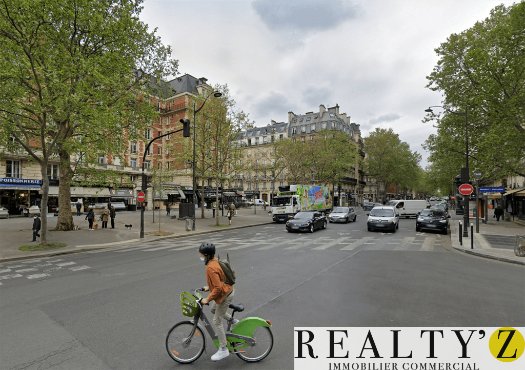 Local commercial · 330 m² · Location — photo 1