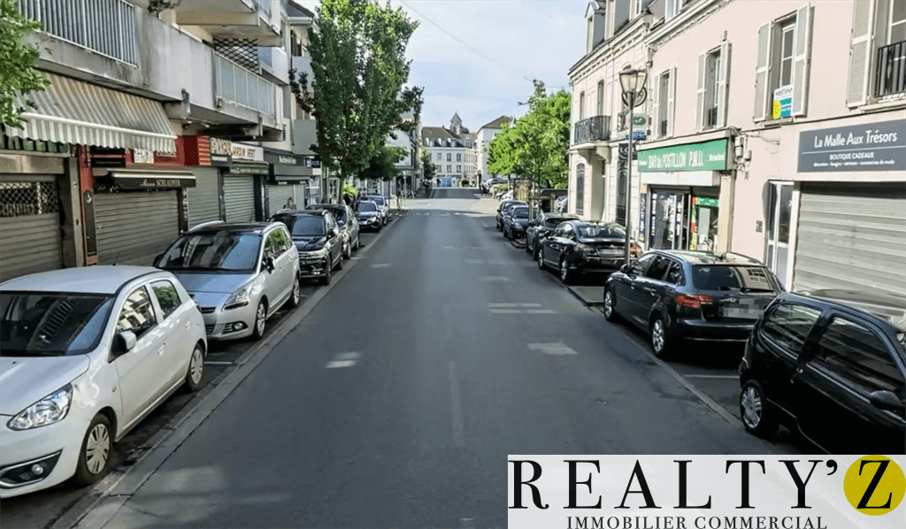 Local commercial · 174 m² · Location — photo 1