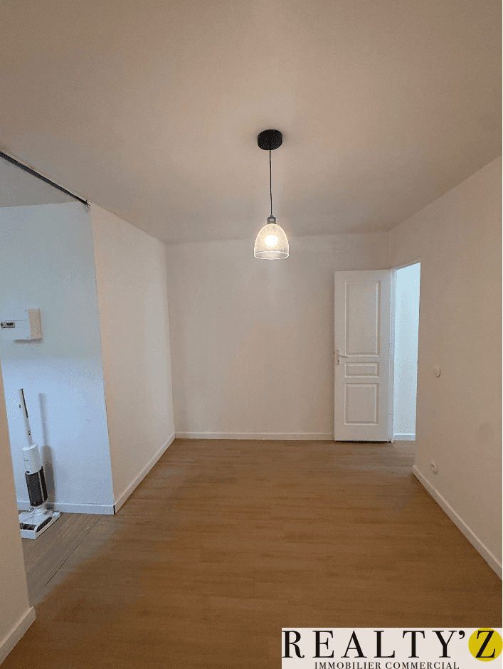 Local commercial · 27 m² · Location — photo 1