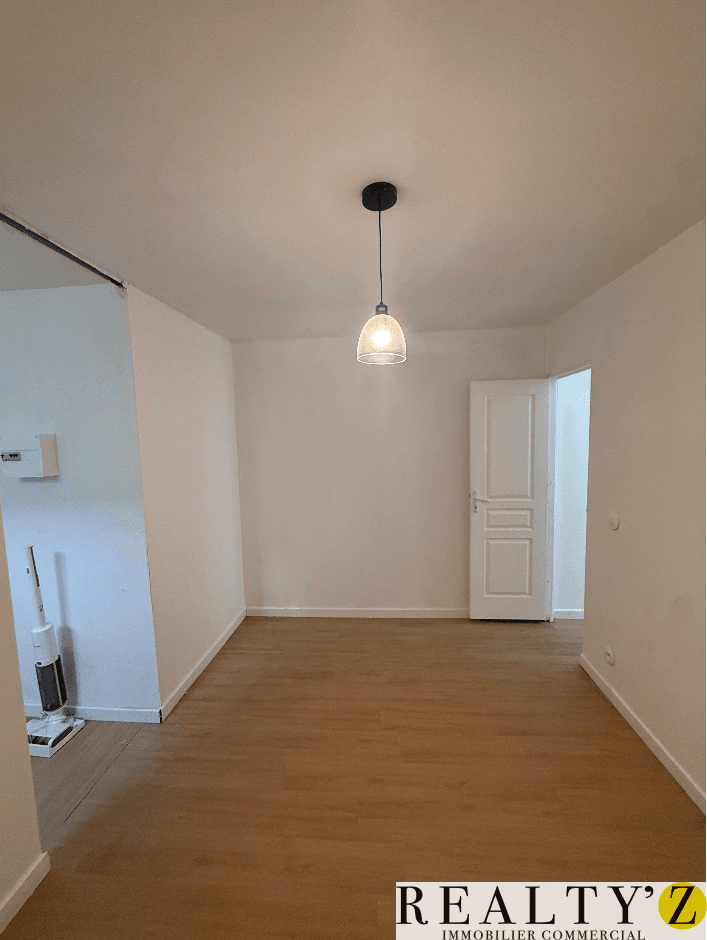Local commercial · 27 m² · Location — photo 1