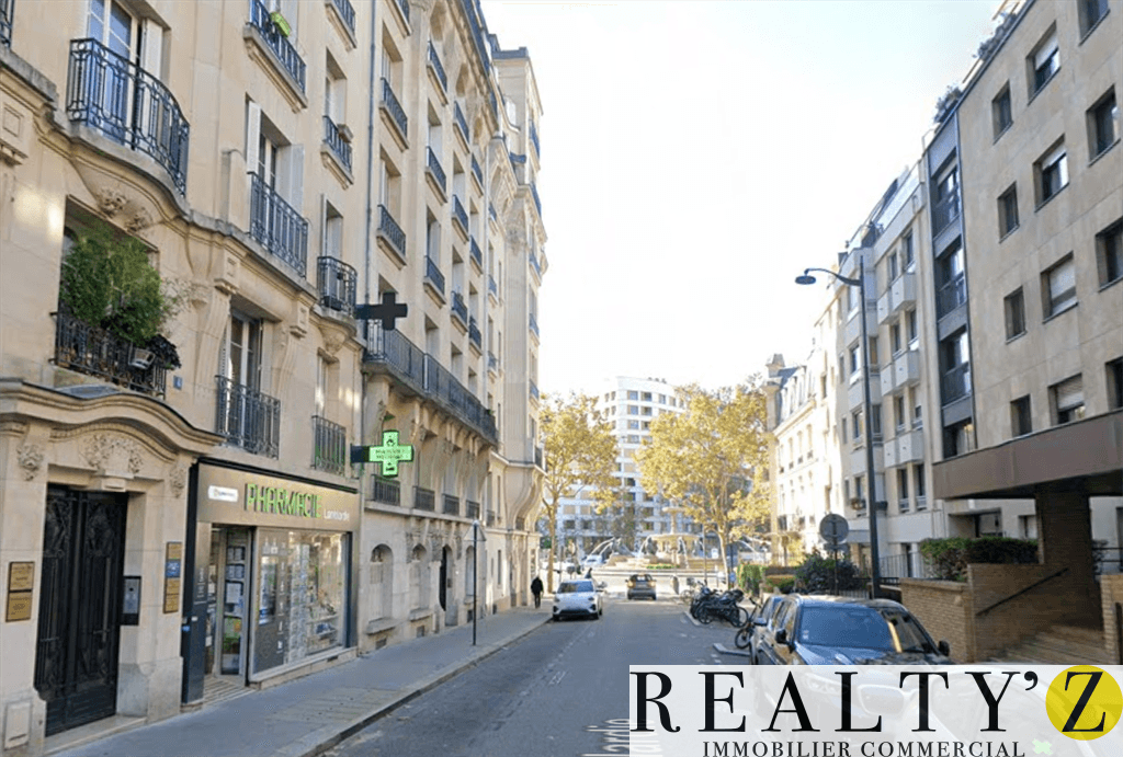 Local commercial · 56 m² · Location — photo 1