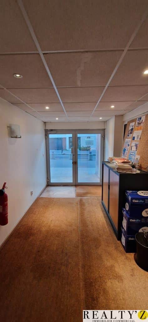 Local commercial · 227 m² · Location — photo 1