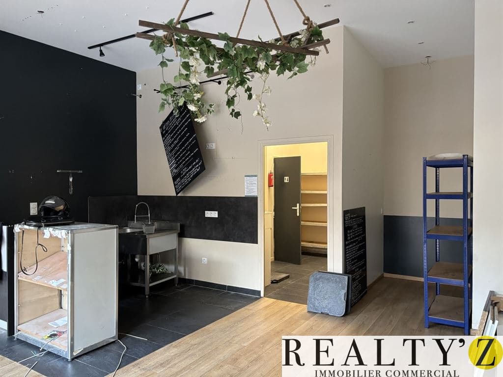 Local commercial · 42 m² · Location — photo 1