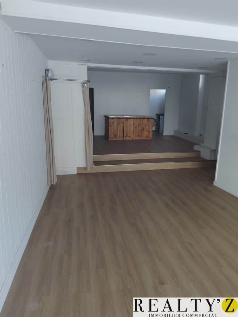 Local commercial · 96 m² · Location — photo 1