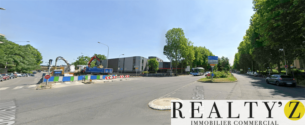 Local commercial · 1033 m² · Location — photo 1