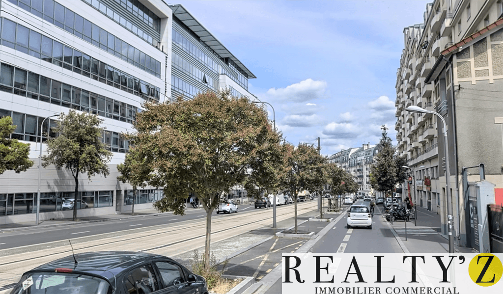 Local commercial · 330 m² · Achat des murs — photo 1