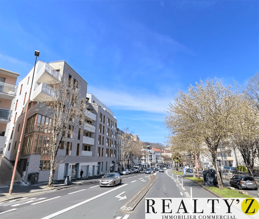 Local commercial · 710 m² · Location — photo 1