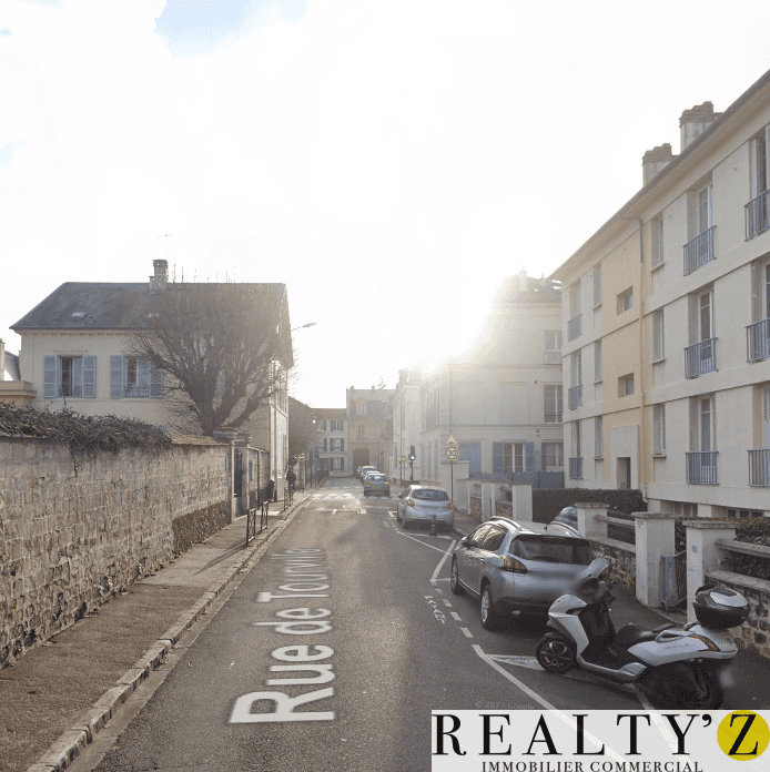 Local commercial · 385 m² · Location — photo 1